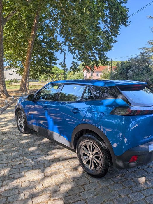 Carro peugeot 2008 SUV com 89.000kms, azul metalizado, bom estado