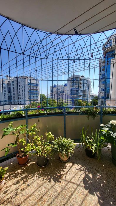 Квартира 3-кімнатна біля Театру Музкомедії