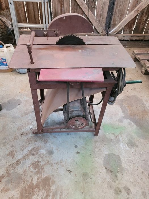 Przecinarka do drewna lub metalu (cyrkulatka, piła)