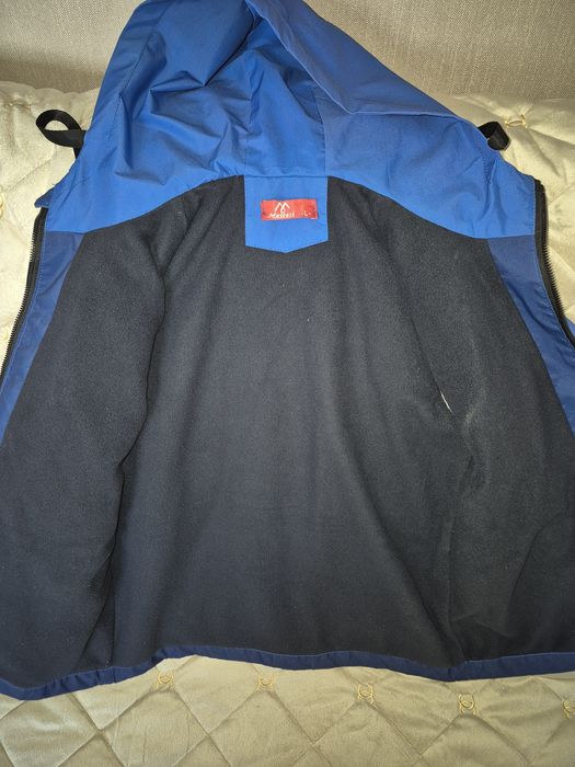 Продам весняну курточку