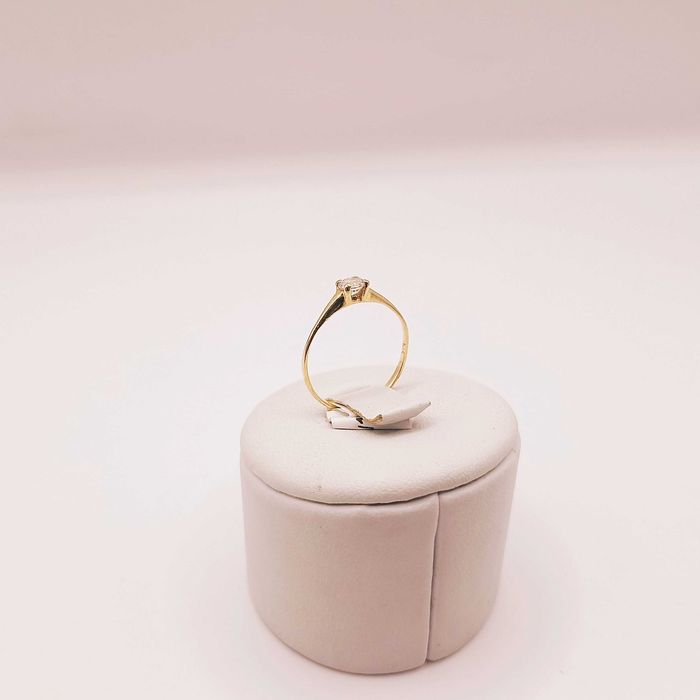 Złoty pierścionek pr. 585 - Zaręczynowy z oczkiem 0,85g. | r.12