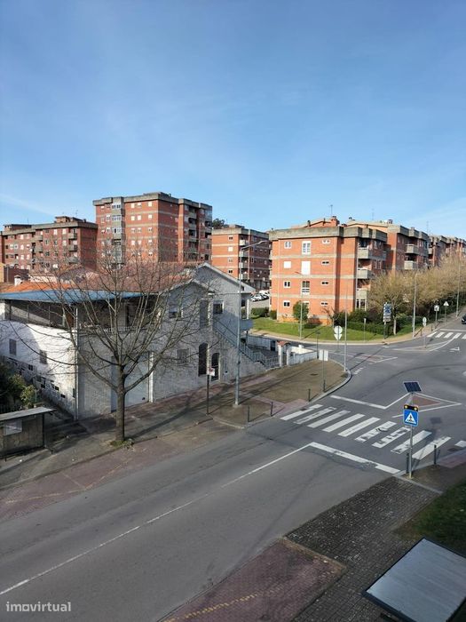 T3 Luminoso e Confortável para Arrendar