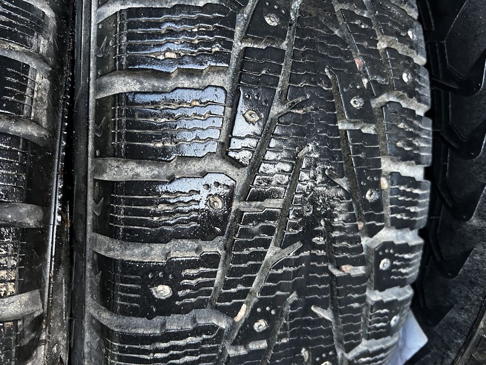 Шини зима шипована 225/70 R16 Nokian , резина на джип: 2 000 грн ...
