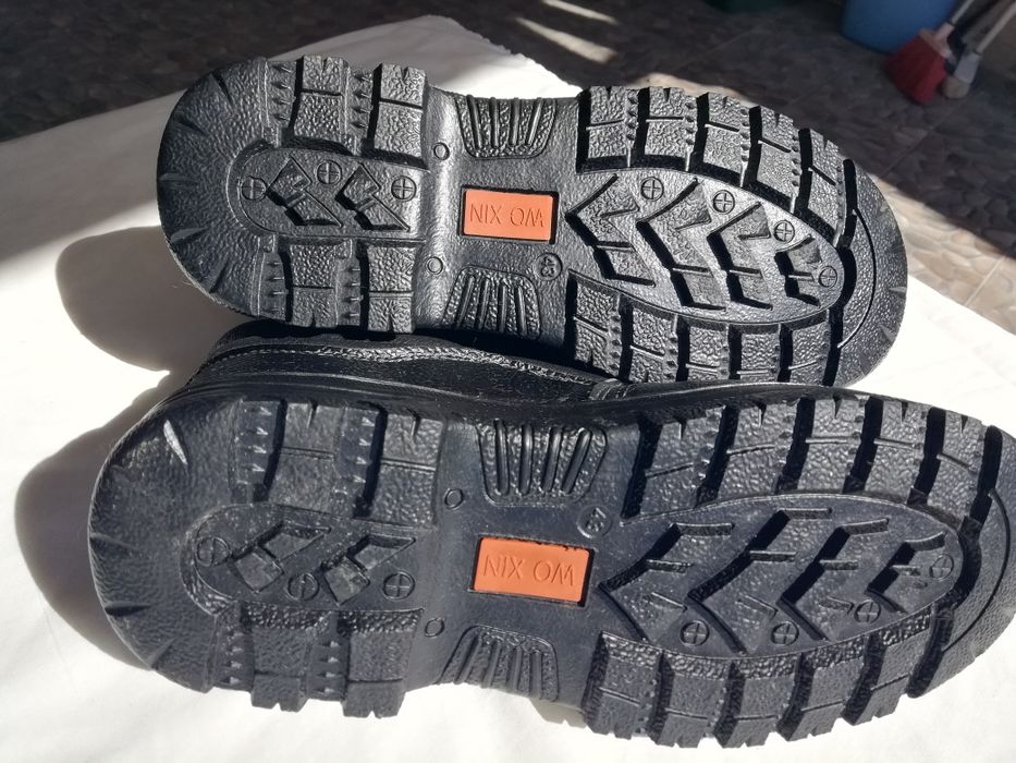 Botas Novas 43 Com  Biqueira  Em Aço Para Proteção