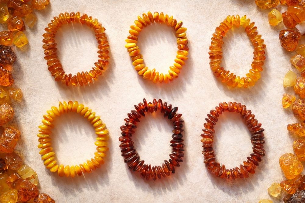 Браслет з бурштину