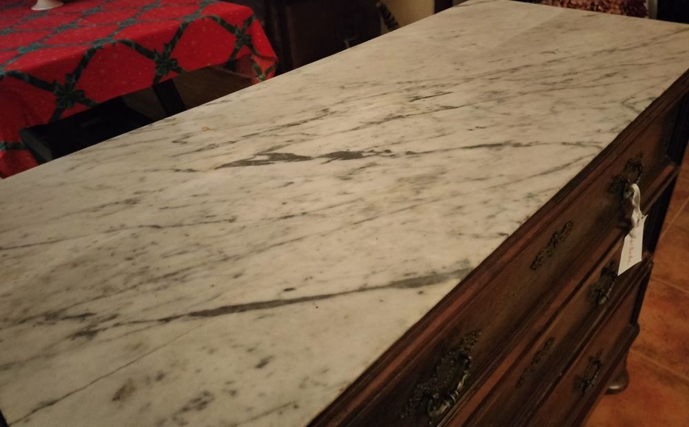 Cómoda romântica  vinhático