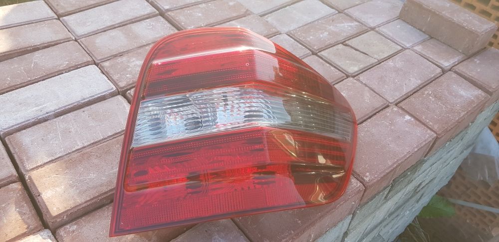 Mercedes ML A164 W164 prawa tylna lampa