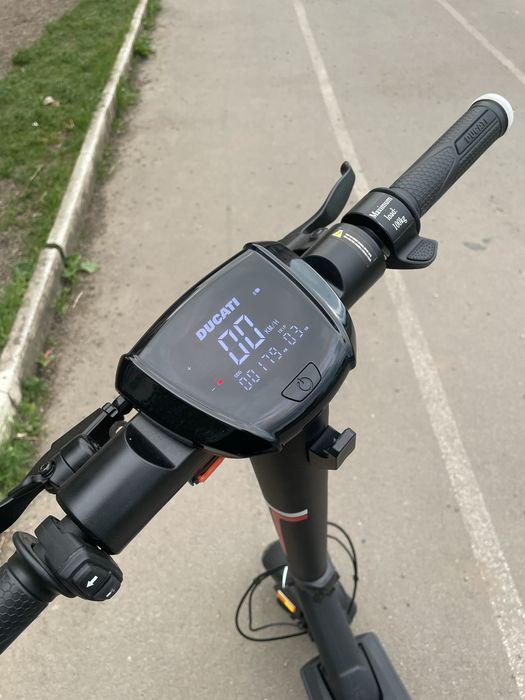 Електросамокат Ducati Pro III Advanced Safety 350W 50км чорний