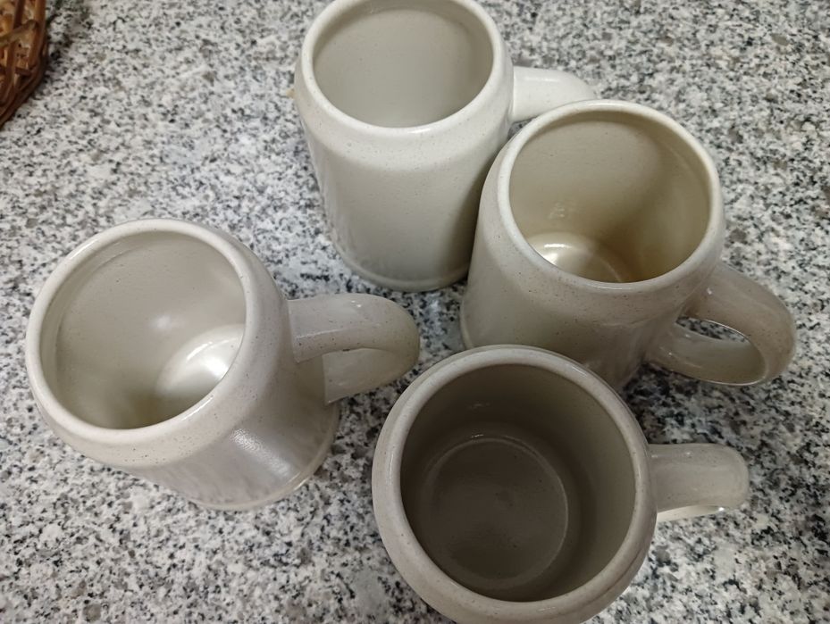 Conjunto de quatro canecas de cerveja

- Design c