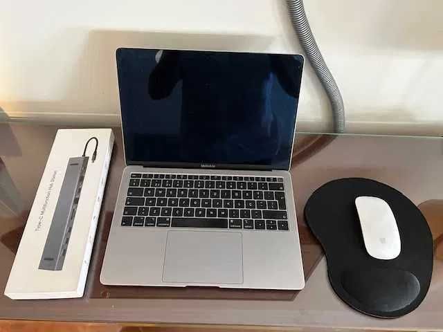 MacBook Air 13" (2018) – 8GB RAM + Akcesoria