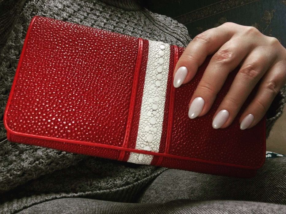 Кошелек портмоне женский из кожи ската красный черный с белой полоской