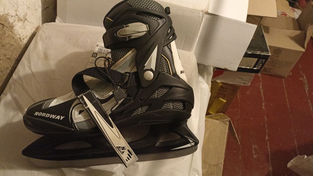 Ковзани Коньки  44  45  29-29.5 см устілка