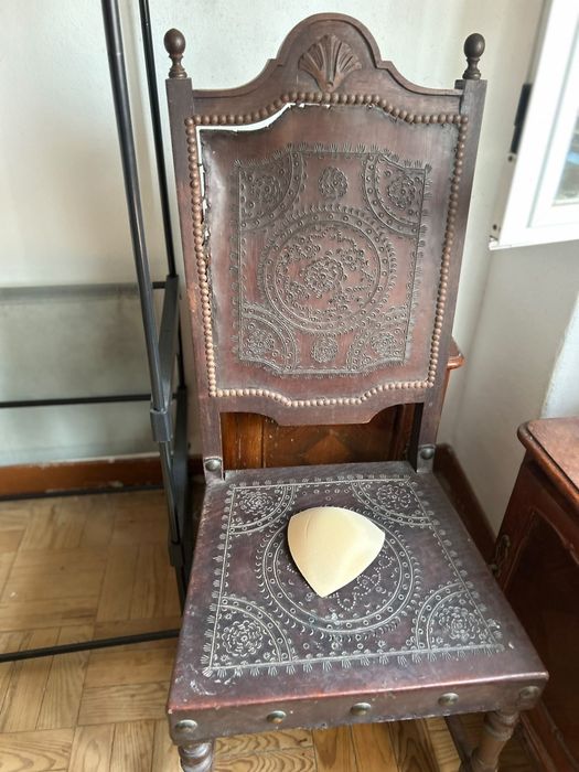 Conjunto 4 cadeiras  madeira antiga trabalhado