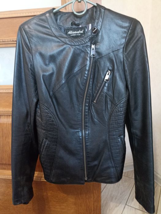 Продам кожану куртку