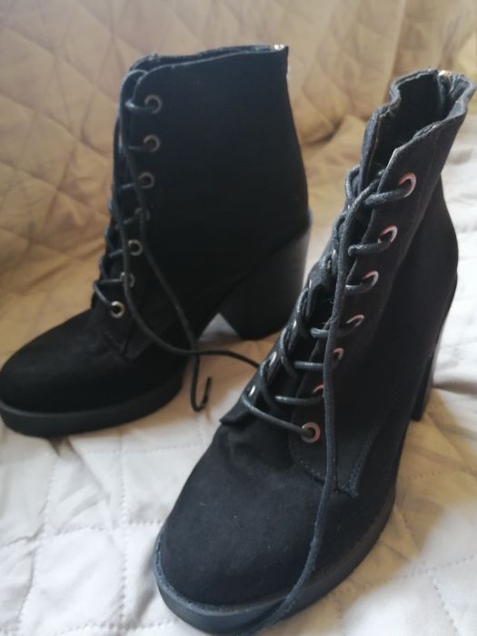Buty gotyckie na obcasie wiązane + zamek. Rozmiar 39, praktycznie nowe