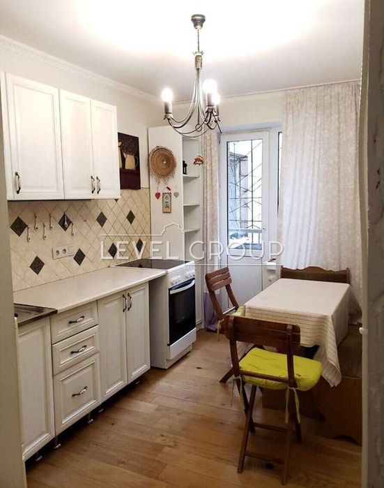 Продаж трикімнатної квартири вул. Радченка 4 Солом'янський