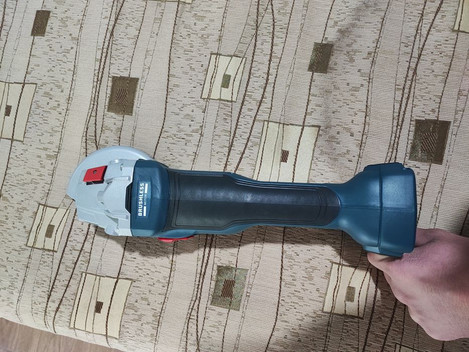 Акумуляторна болгарка BOSCH GWS 18V-10