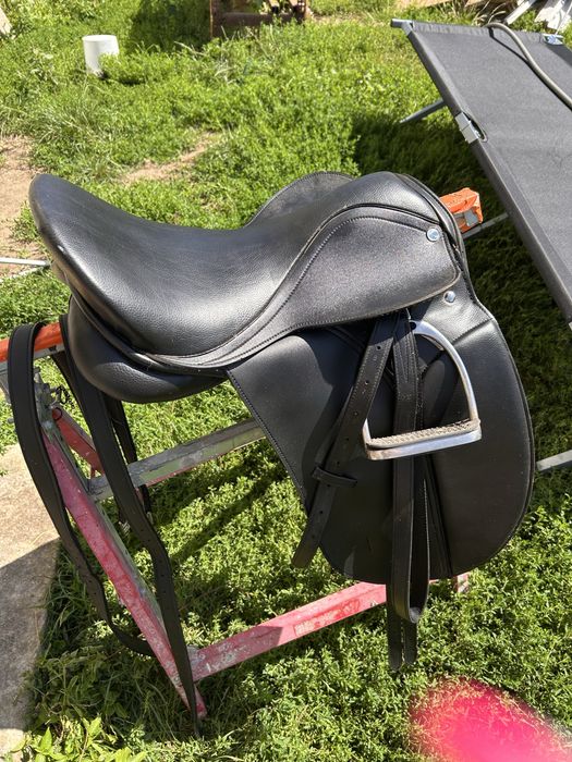 Sprzedam siodło ujeżdżeniowe 17” STAR + popręg 45 cm START + ochraniacze YORK r. PONY