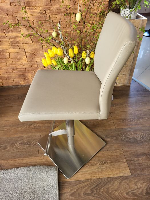 Hoker masywny, kolor beż