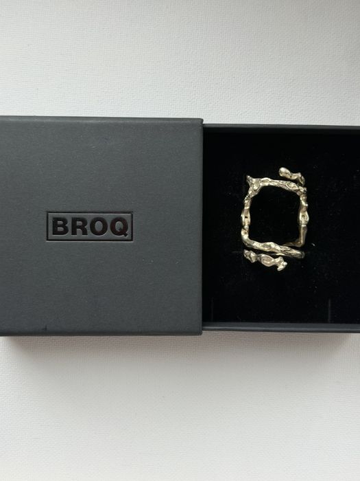 Срібна каблучка  BROQ