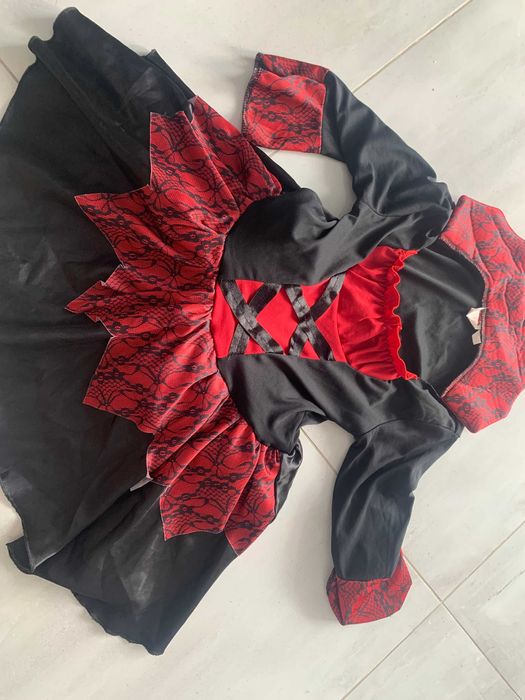 sukienka halloween wampirzyca na ok128-134cm