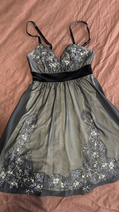 Вечірня жіноча сукня