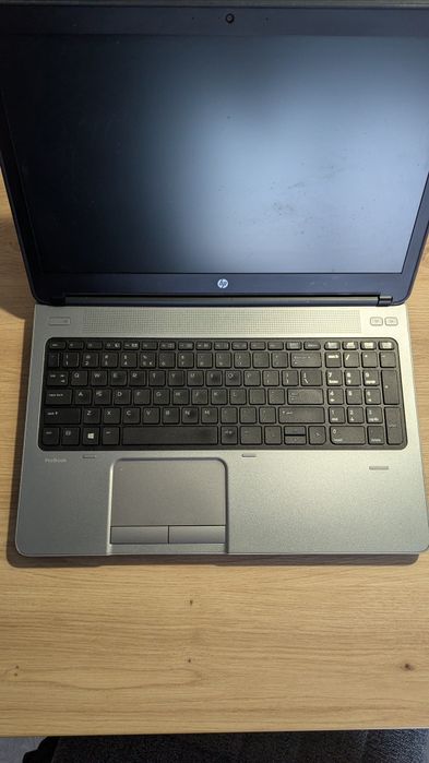 HP ProBook 655 g1
AMD A10-5750M
Karta graficzna Radeon HD 8650
8GB RAM
Brak dysku
Bateria trzyma około godziny.
Wszystko sprawne.
Oryginalny zasilacz.