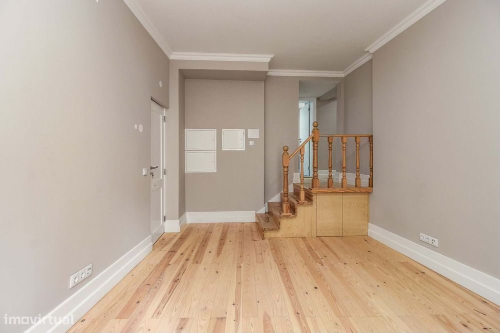 Apartamento T2  com 2 WC | Renovado | Rua do Salvador – Alfama | 1.º A