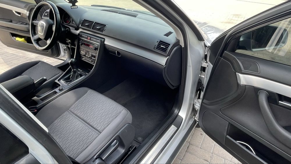 Продам AUDI  A4 B7