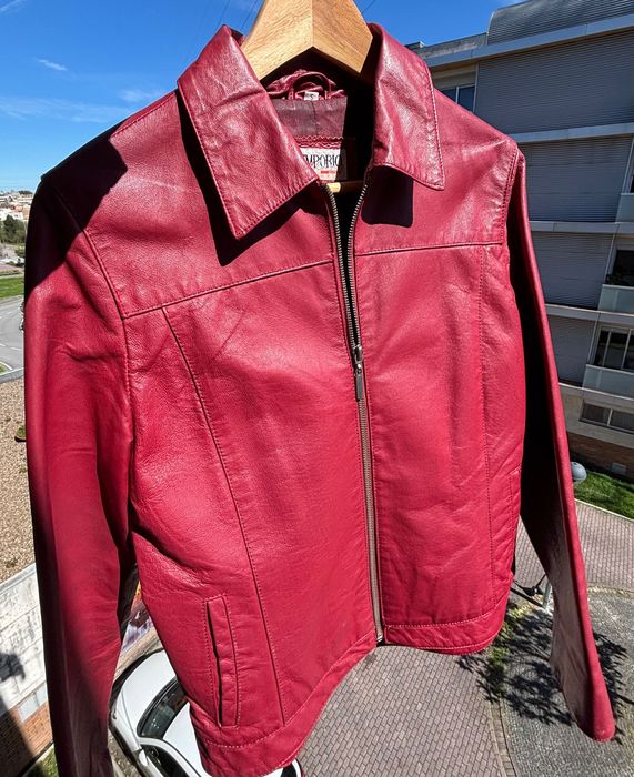 Casaco em Pele genuína - cor vermelho da Empório para senhora