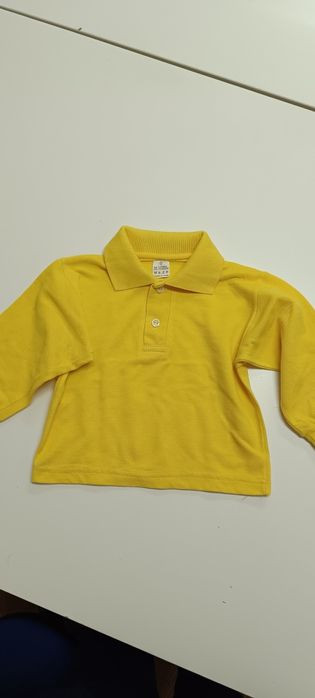 Polo de criança. Amarelo. Para 2 anos . Em bom estado