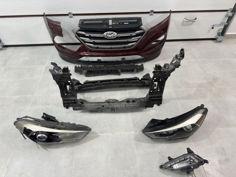 Бампер передній в зборі з фарами на автомобіль хюндай туксон 2016 рік.