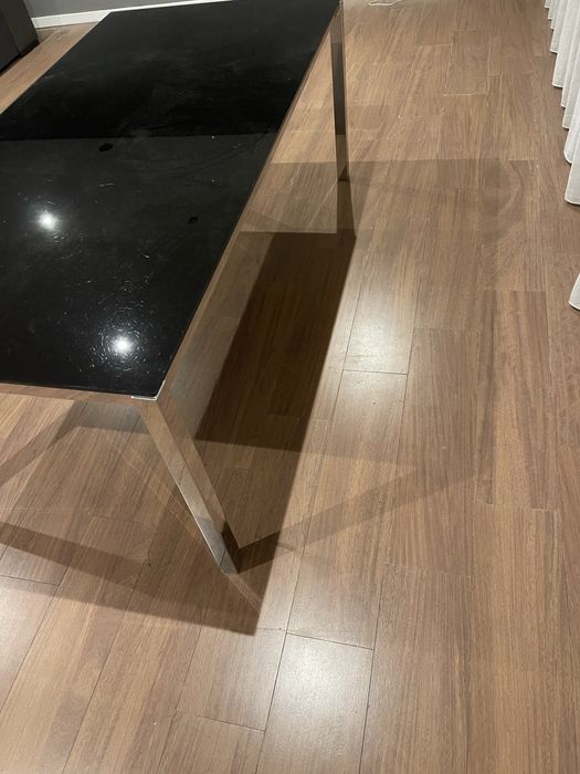 Mesa de jantar com pe de inox