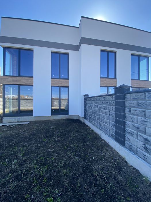 Продається котедж на Щасливому