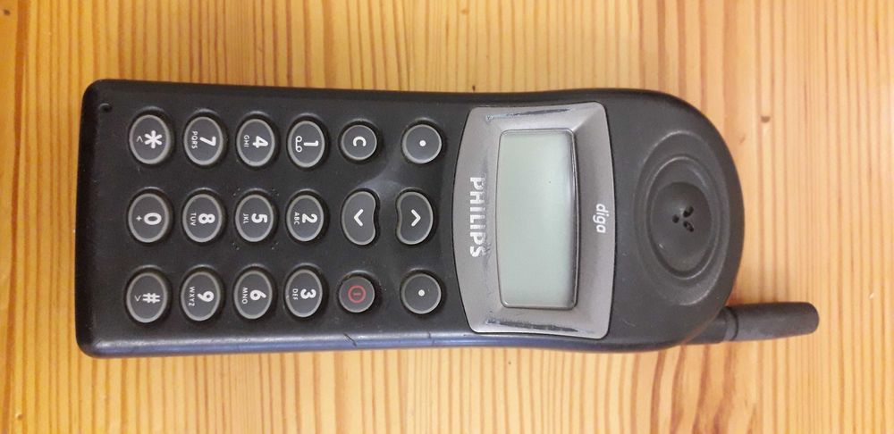 Телефон мобильный PHILIPS