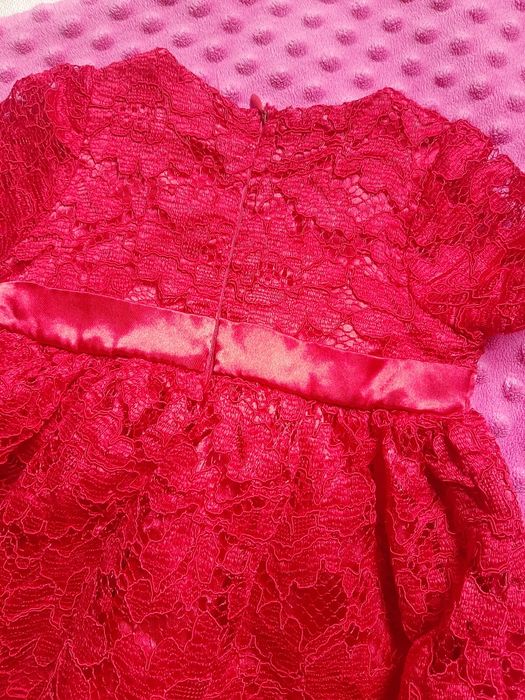 Czerwona, koronkowa sukieneczka. Rozmiar 74. 6-9 M.