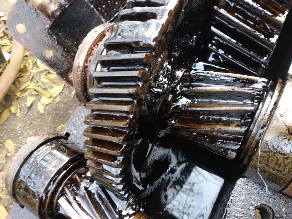 Редуктор лебедка ц3у200 40  31,5 перед и  ц2у160 20 пер и 31,5 Кс3575