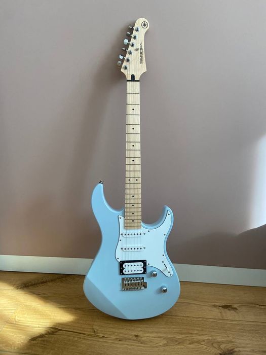 Електрогітара YAMAHA PACIFICA 112VM (Ice Blue)