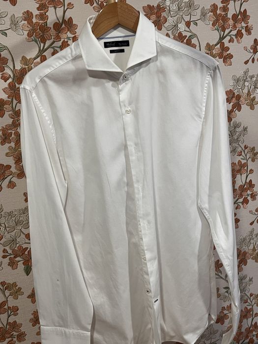 Camisa branca Botao de Punho MNG