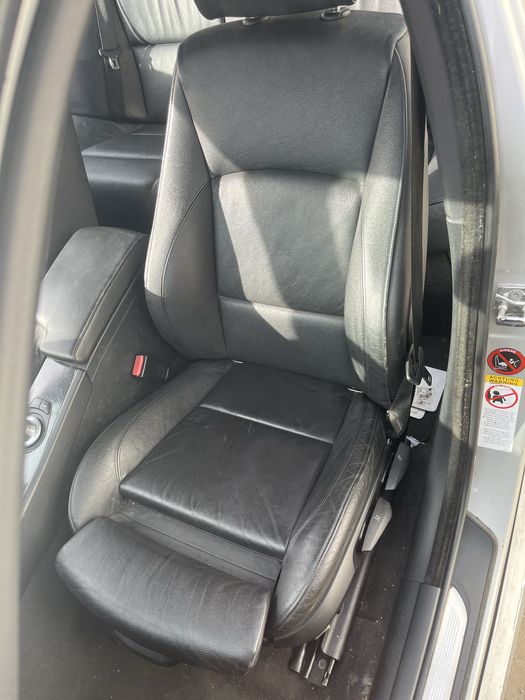 Fotele siedzenia bmw e90 sedan m pakiet sport sporty Uk czarne skora komplet