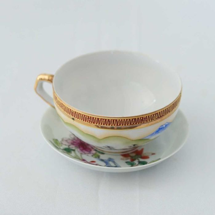 Chávena com pires oriental pintados à mão