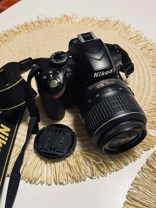 Nikon D3200 з обʼєктивом