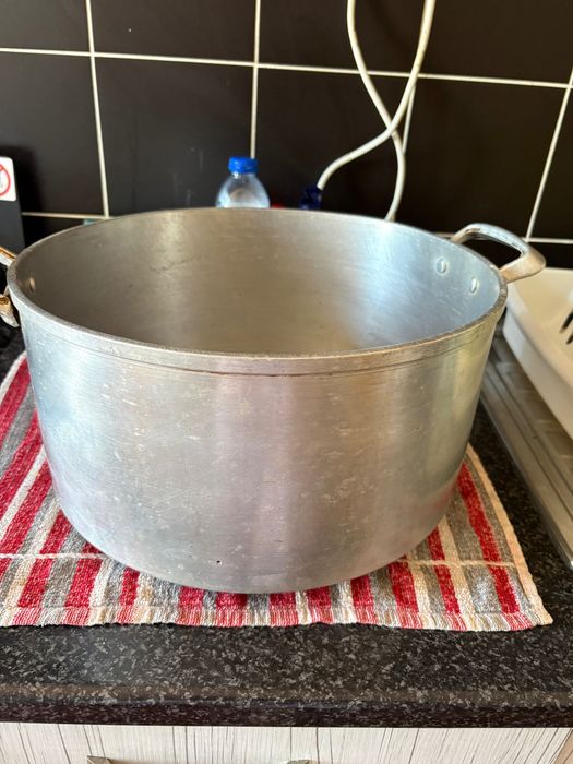 Vendo este tacho e um aspirador para desocupar