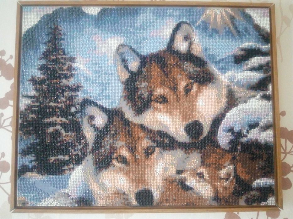 Готовая алмазная мозаика Волки в зимнем лесу Волчья семья 30х40 в раме