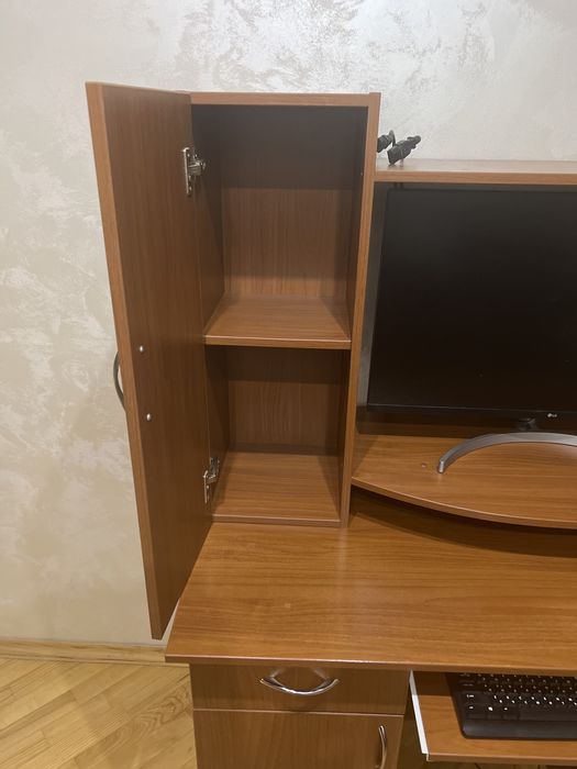 Компютерний стіл