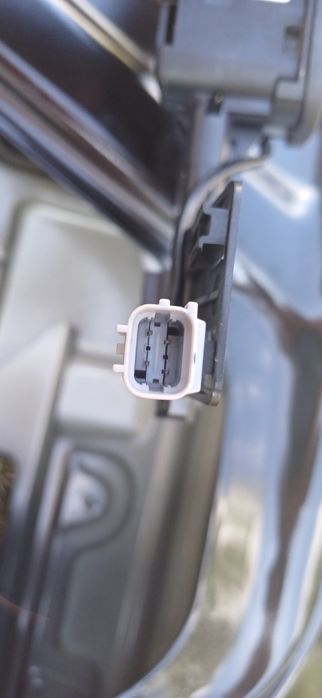 Ручка права передня іонік5