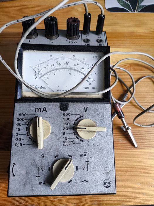 Miernik analogowy UM-4B