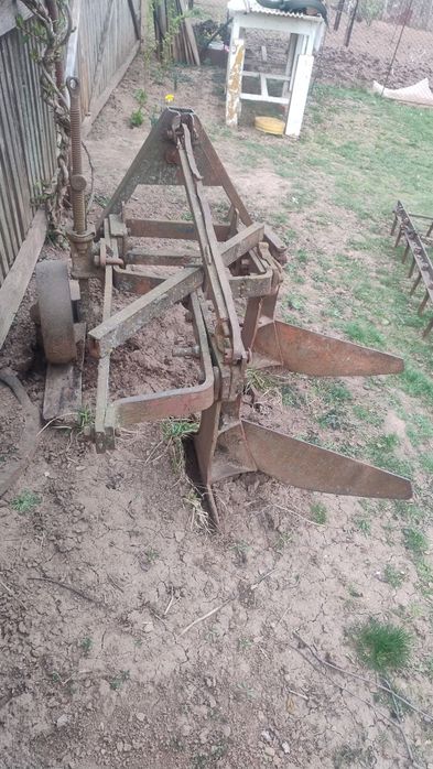 Продам плуг до Т-25