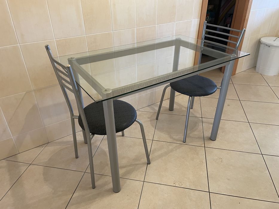 Conjunto mesa e cadeiras de cozinha