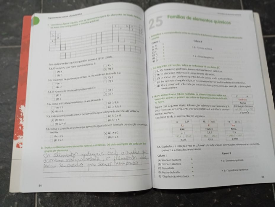 Livro escolar de física e química